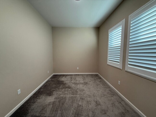 Building Photo - Experience refined living in this beautifully appointed 4-bedroom + den, 3-bath executive residence.