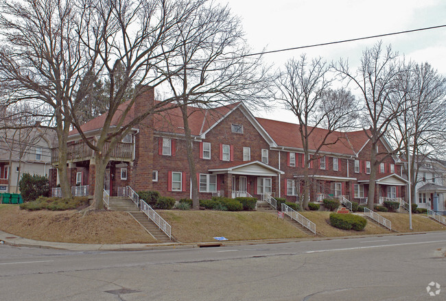 Primary Photo - Brownstone Apartments