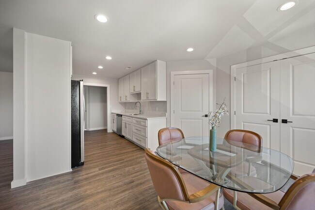 Building Photo - B2 Nasim Way