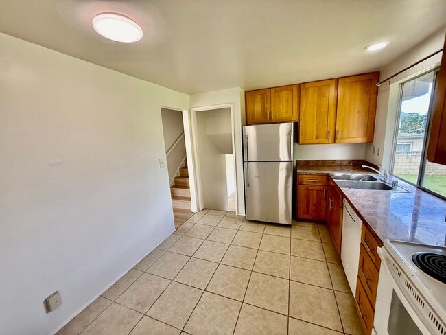 Building Photo - 4 BR/2.5 BA/4 PK