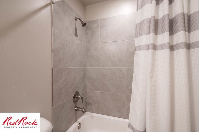 Building Photo - Beautiful townhome in desirable neighborho...