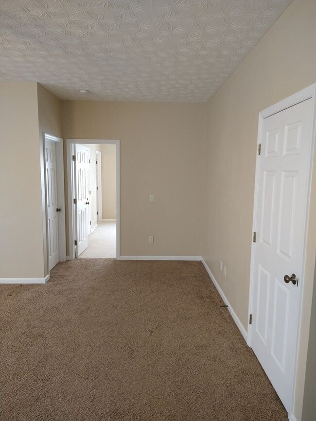 Building Photo - Your Next home is on a quiet cul-de-sac in Beavercreek!