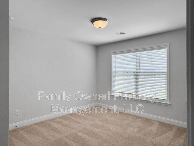 Building Photo - 302 Red Leaf Blvd