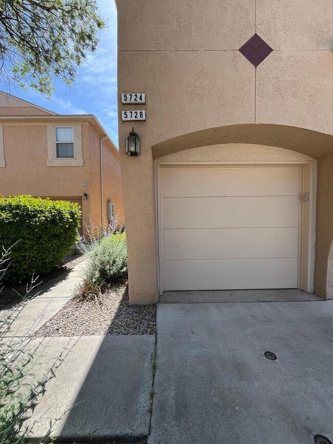 Primary Photo - 5728 Valle Alegre Pl NW