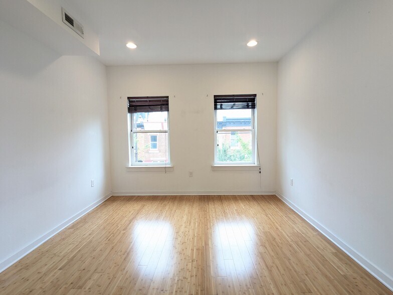 Building Photo - 3014 W Stiles St