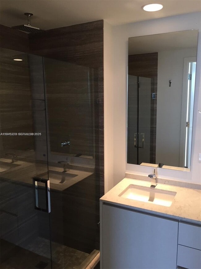 Building Photo - 1010 Brickell Ave