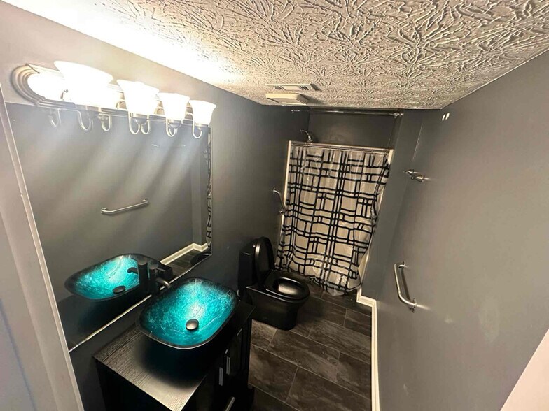 Building Photo - 4348 Bradley Dr SW