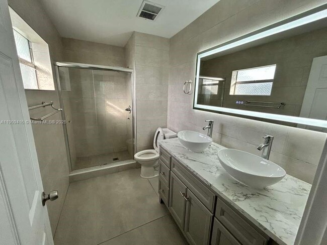 Building Photo - 20941 NE 25th Ct