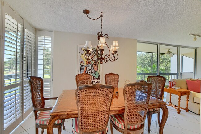 Building Photo - 1731 Bridgewood Dr