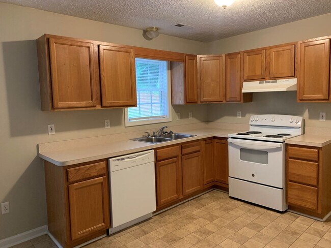 Building Photo - 448 Three Creeks Ct