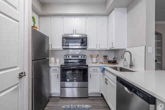 Building Photo - One Month Free on Two Bedrooms!