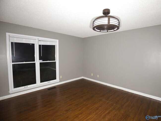 Building Photo - 104 Victoria Dr