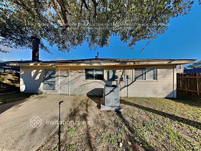 Building Photo - 19607 Lake Hollow Ln