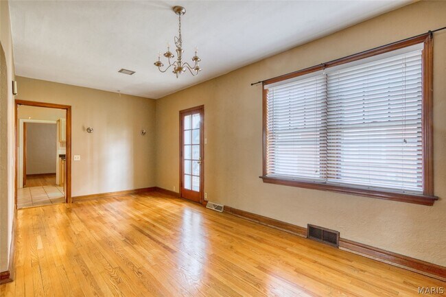 Building Photo - 6601 Alamo Ave