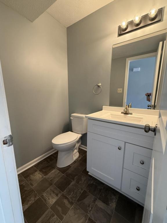 Building Photo - 1210 Clear Ridge Ln