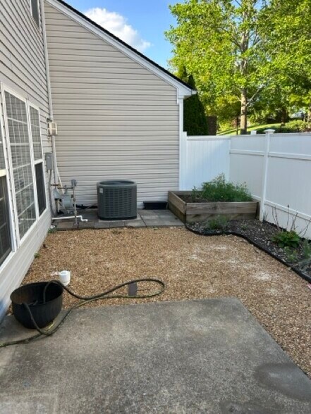 Building Photo - 436 Lazy Creek Ln