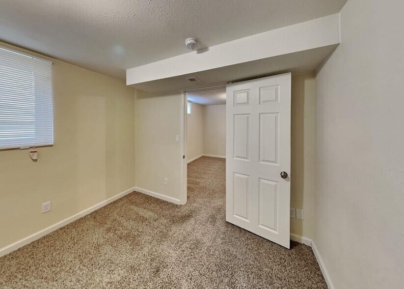 Building Photo - 12386 W Roma Ave