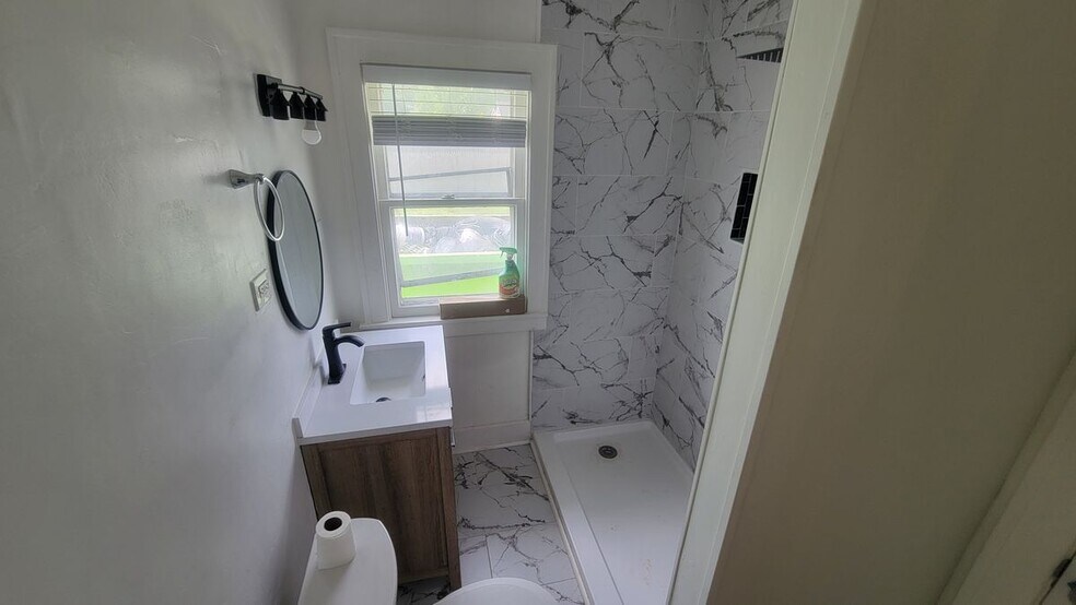 Building Photo - 24 Cochrane Pl