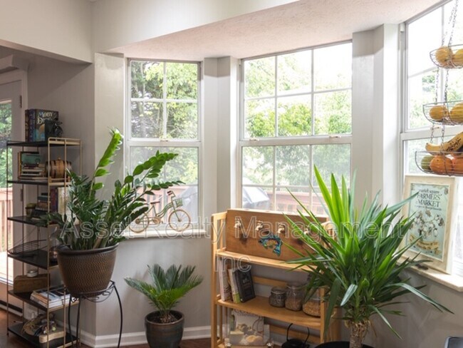 Building Photo - 9009 Tall Timber Dr