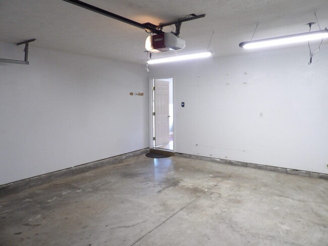 Building Photo - 123 Serena Way