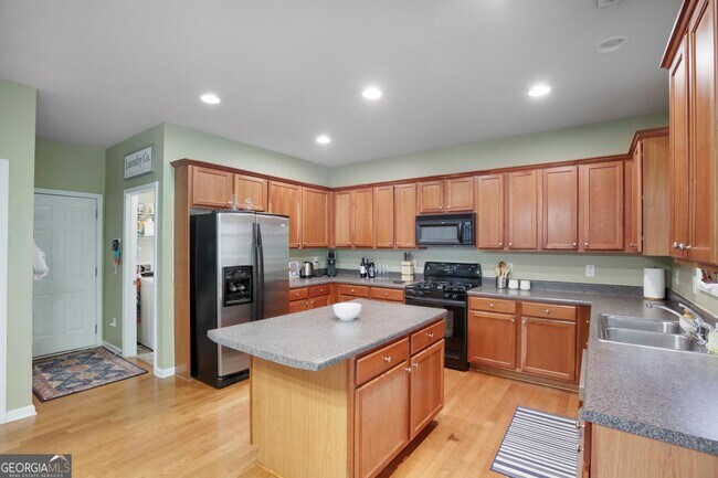 Building Photo - 1360 Silvergate Dr