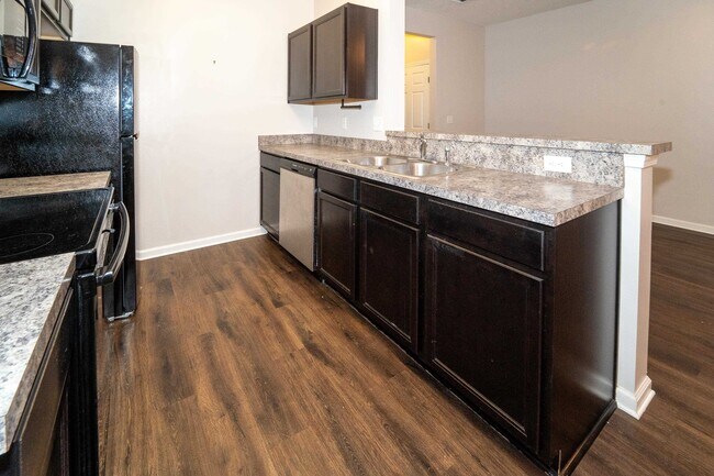Building Photo - 211 Moultrie Village Ln