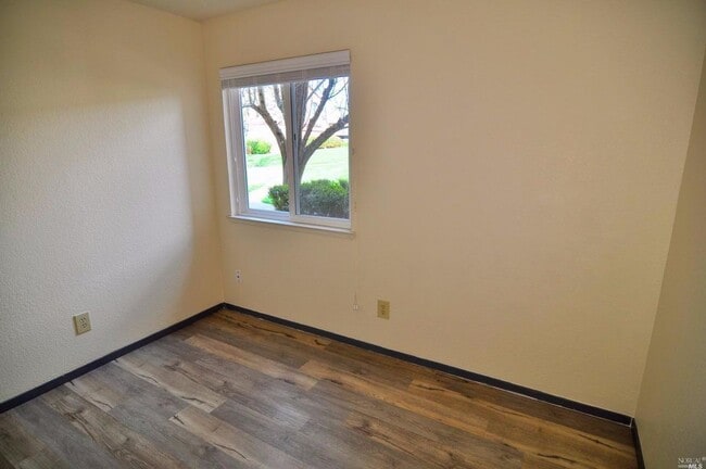 Building Photo - 3 bedroom 2 bath Windsong Condo ~ Includes...