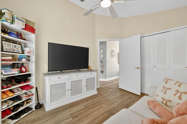 Building Photo - 210 NW Zanzibar Pl