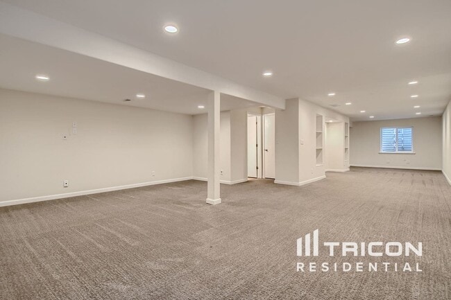 Building Photo - 305 Disc Ln