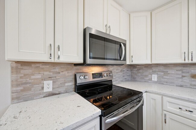 Building Photo - 2727 McGee Ave
