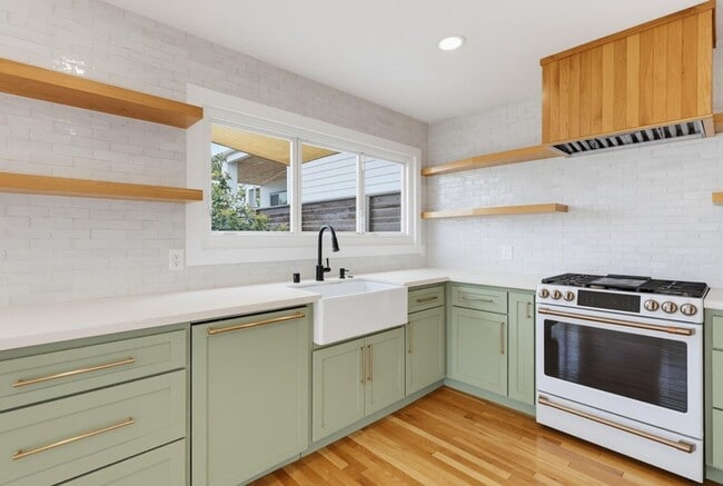 Building Photo - 4525 Saratoga Ave