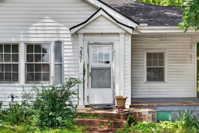 Building Photo - 251 Forbes Ave