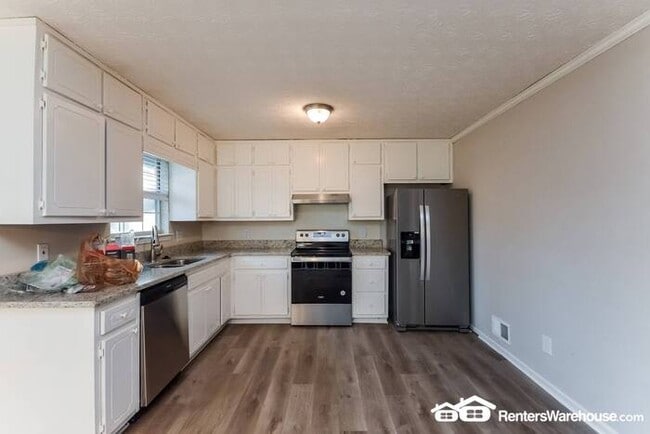 Building Photo - 5 BEDROOM 3 FULL BATH MULTI-LEVEL IN RIVER...