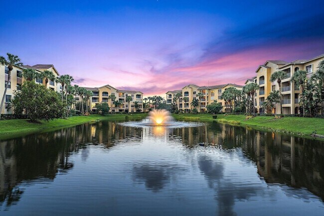 Building Photo - 800 Uno Lago Dr