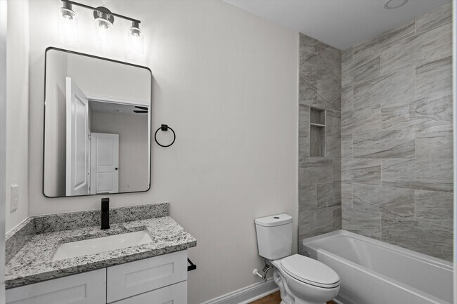 Building Photo - 1318 House St