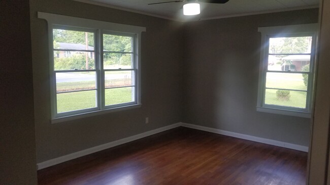 Building Photo - 2 Bedroom Home in Nashville!!
