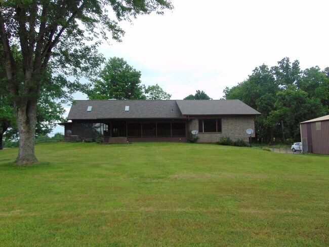 Building Photo - Amazing 3 Bed 2 Bath Country Home With Fab...