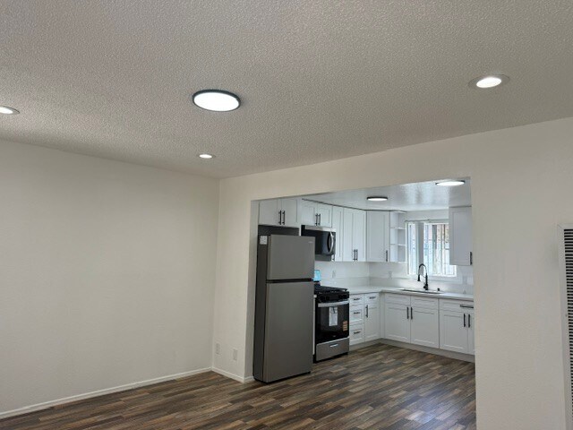 Building Photo - 448 W 87th St