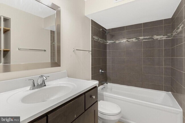 Building Photo - 941 New Market St