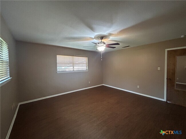 Building Photo - 826 Timber Dr