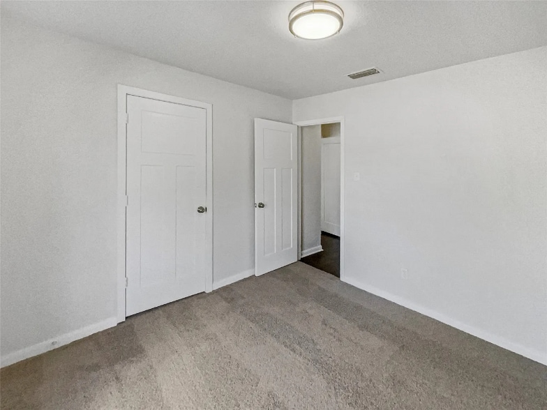 Building Photo - 1746 Whiteoak Dr