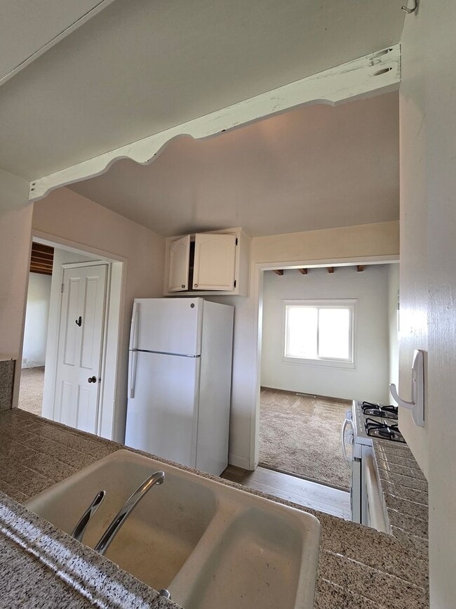 Building Photo - 3-Bedroom Home with Indoor Laundry and Ocean View