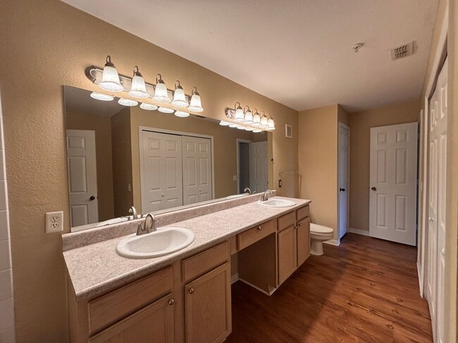 Building Photo - Reserve of Point Meadows Condo!