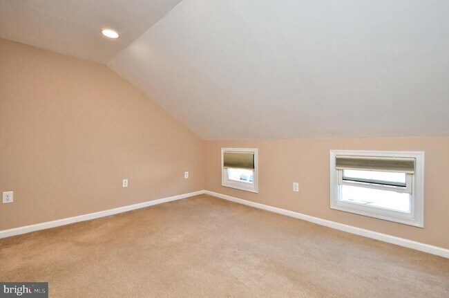 Building Photo - 23 Walnut St