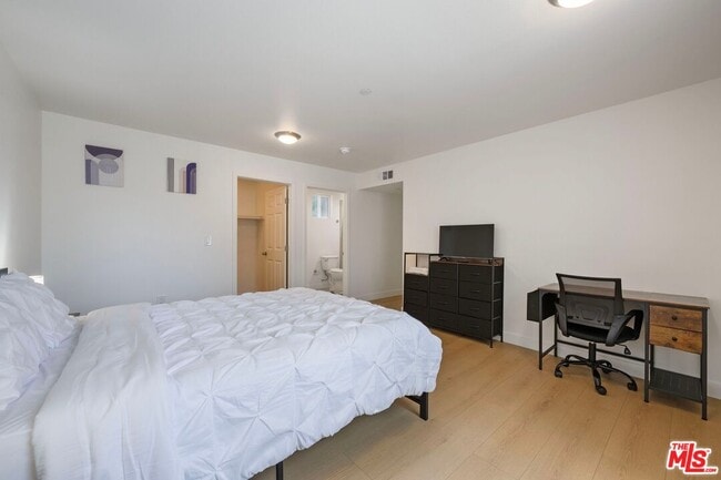 Building Photo - 1444 E 20th St