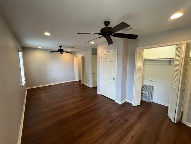 Building Photo - 2805 Foxcroft Rd