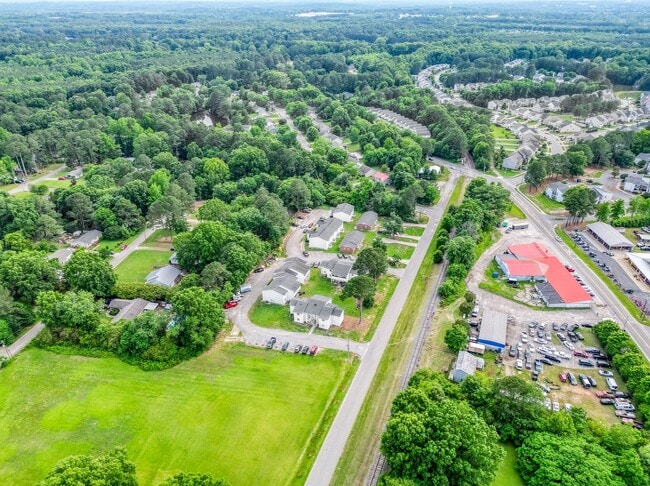 Building Photo - 307 Railroad St