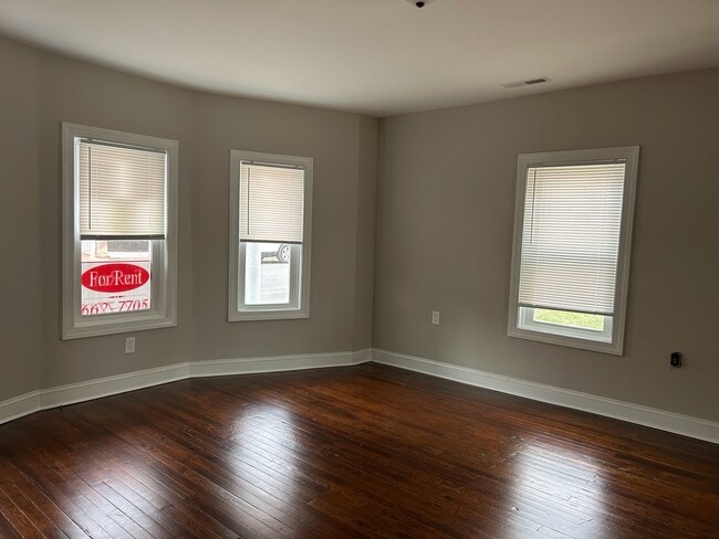 Building Photo - 520 S Kent St