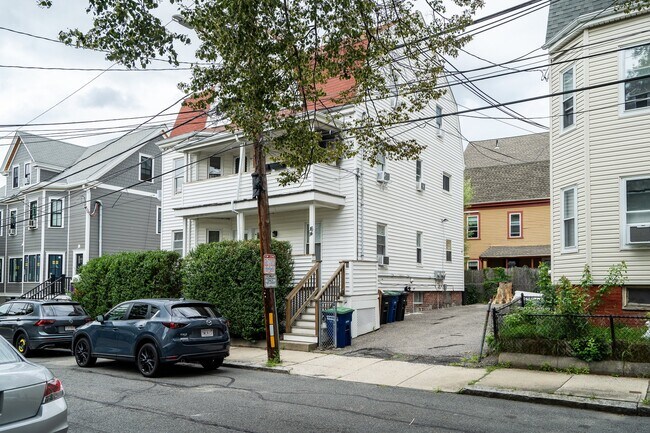 Building Photo - 14 Charnwood Rd