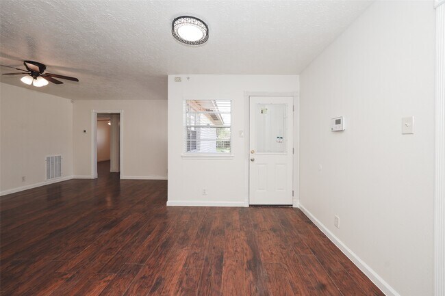 Building Photo - 5375 Little John Ln